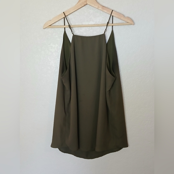 💚5/$25 Evera B Olive Green Sleeveless V Neck Camisole Tank Top Size Large - Picture 2 of 4